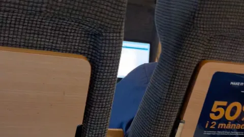 Åker tåg igen, såg alldeles för mycket företagskänslig information